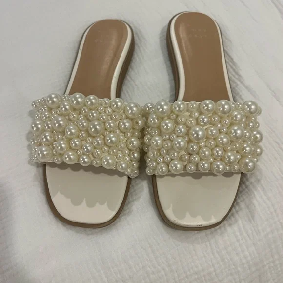 Pearl Sandals - Picture 2 of 5
